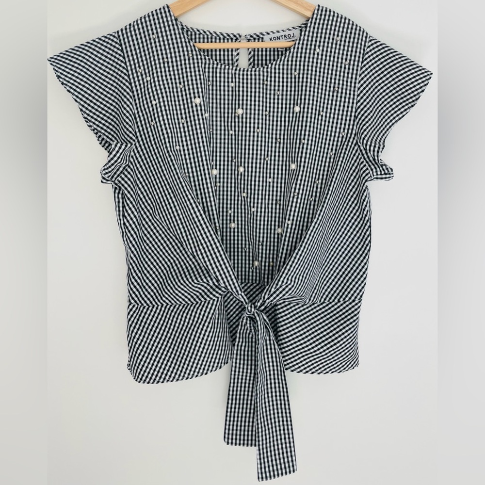 Kontrol Contemporary XL Gingham Blouse with pearls. Front tie